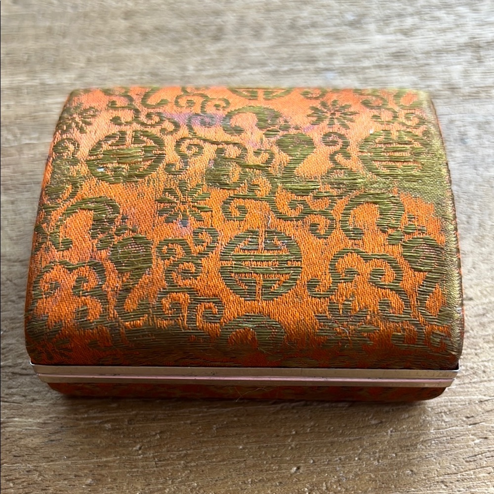 1970's Vintage Goldtone Brooch from Taiwan in Brocade Box Neutral Tones - Picture 6 of 6